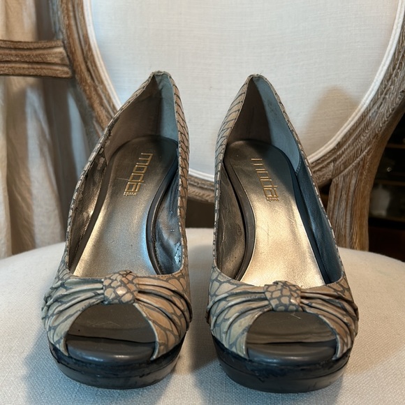 Moda Spana Tan/Grey Black Snake Print Peep Toe High Heel Platform Pumps. Size 10 - Picture 3 of 11